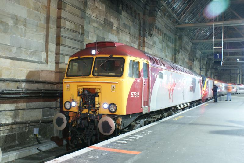 57 312: 57312 ARRIVES LATE IN TO GLASGOW CENTRAL ON 25/01/09 WITH THE VIRGIN PENDOLINO FROM EUSTON AFTER GOING VIA THE SOUTH WESTERN. Photo of 57 312