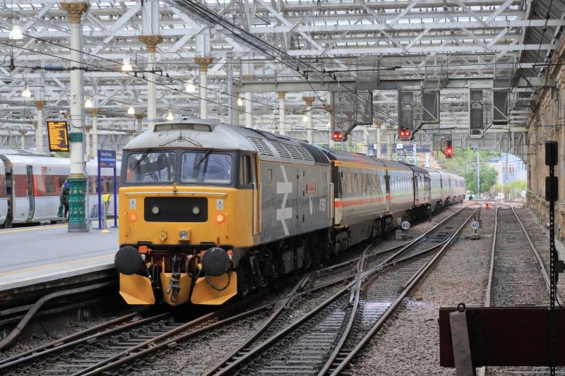 47593 on 5Z47: 47593 on 5Z47 19.46 Edinburgh to Joppa Straight in Platform 7 Waverley on 16/06/2022 Photo of 47593 on 5Z47