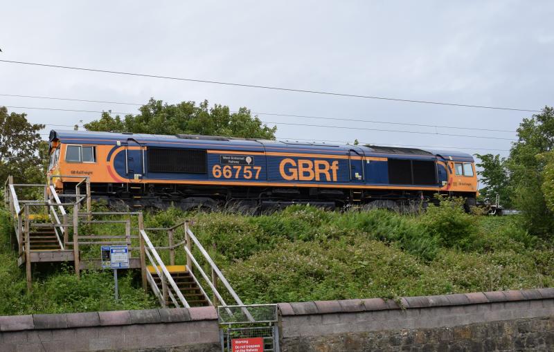 66757 4S69 28.6.22: 66757 West Somerset Railway with a lightly loaded 4S69 nears Elderslie on 28.6.22 Photo of 66757 4S69 28.6.22