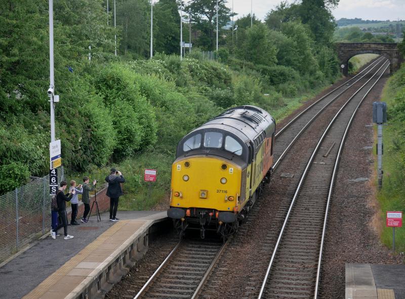 Dalgety Colas 37: Colas 37116 attracts attention as it passes through Dalgety Bay on 29 June 2022. Photo of Dalgety Colas 37