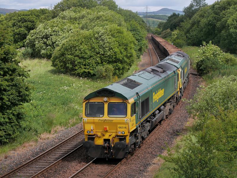 Lumphinnans 66s: Freightliner 66514 leads failed 66551 on the Thornton - Ravenstruther empty ballast at the former Lumphinnans Central Junction on 4 July. Thanks for the toot. Photo of Lumphinnans 66s
