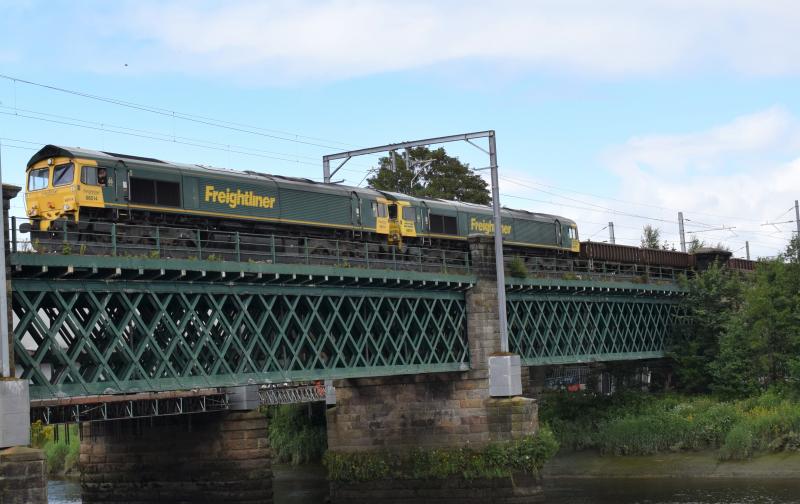 66514&66551 on 6K20 4.7.22: 66514 with 66551 DIT approaches Stirling with 6K20 on 4.7.22 Photo of 66514&66551 on 6K20 4.7.22