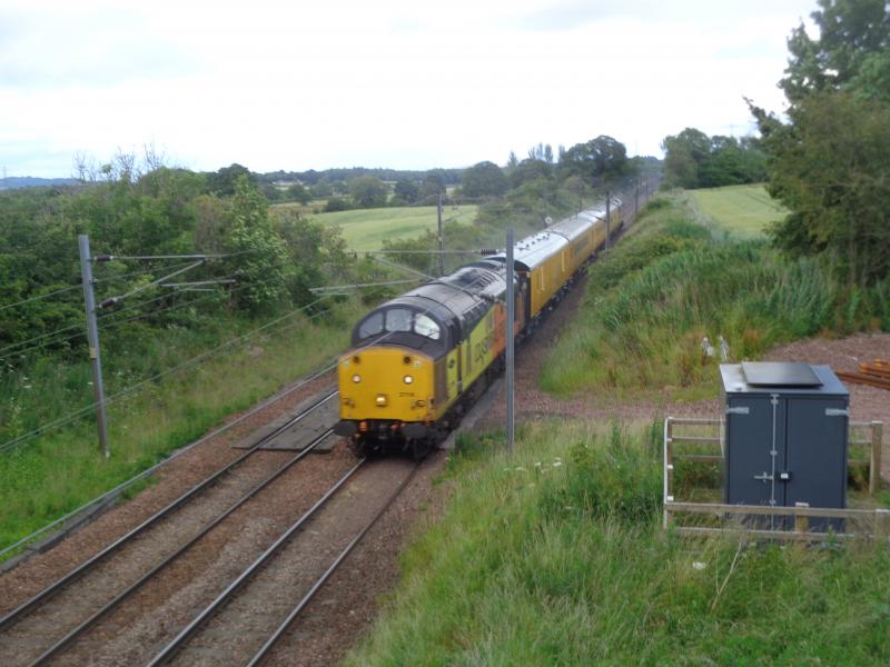 Test train : 37116 leads at Maimes Quarry with test train Photo of Test train