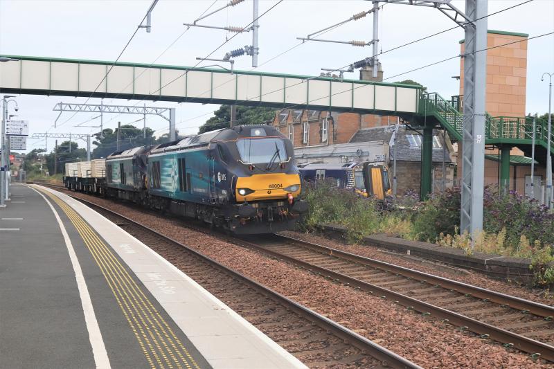 6S43: 68004 + 68001 on 6S43 06.24 Carlisle to Torness passing through Dunbar Station running 52 minutes late on 22/07/2022 Photo of 6S43