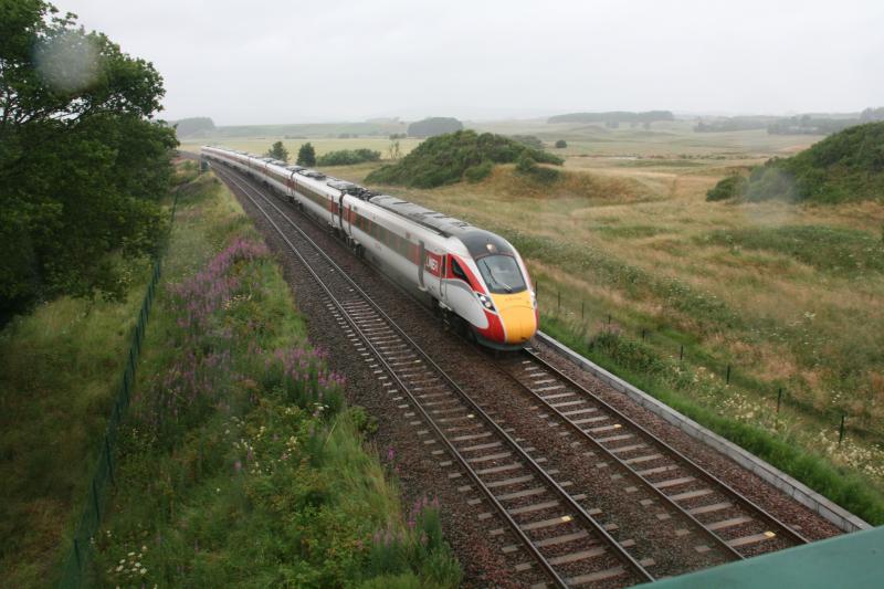 1W16 at Blackford on 23.07.2022: 800107 approaches the Panholes footbridge at Blackford on 1W16 the 1200 Kings X to Inverness Photo of 1W16 at Blackford on 23.07.2022