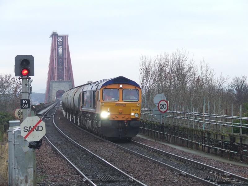 6E59 approaches Dalmeny 29 January 2009: 6E59 Waterloo Goods to Doncaster approaches Dalmeny with 66720 on 29 January 2009 Photo of 6E59 approaches Dalmeny 29 January 2009