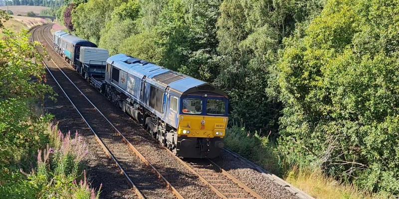 6S99 to Georgremass Jn:
66303 tnt 66434 6S99 Carlisle Kingmoor to Georgemas Jn
Thru luncarty......thanks for the Photo of 6S99 to Georgremass Jn