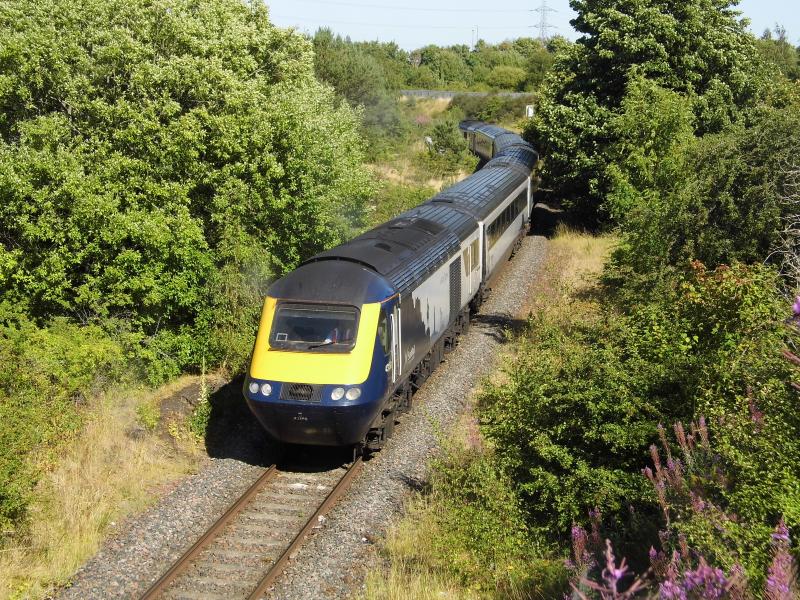 43150 5B28 10/08/2022: 43150 leading with 43177 trailing on 5B28 1524 Edinburgh (platform 11) to Haymarket depot via the Edinburgh suburban line ECS at Niddrie Junction Photo of 43150 5B28 10/08/2022