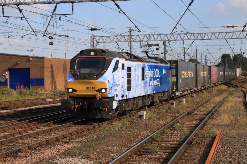 4S44 Keeping It Cool: 88010 with Keeping It Cool with less CO2 vinyls on 4S44 12.16 Daventry to Mossend Down Yard approaching Carlisle on 12/08/2022 Photo of 4S44 Keeping It Cool