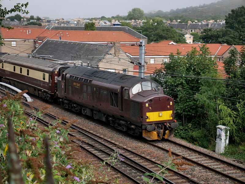 Calton 37516: 37516 Loch Laidon leads the empty stock for the returning Northern Belle to Liverpool from Joppa Straight towards the Calton Tunnels on 13 August 2022. Photo of Calton 37516