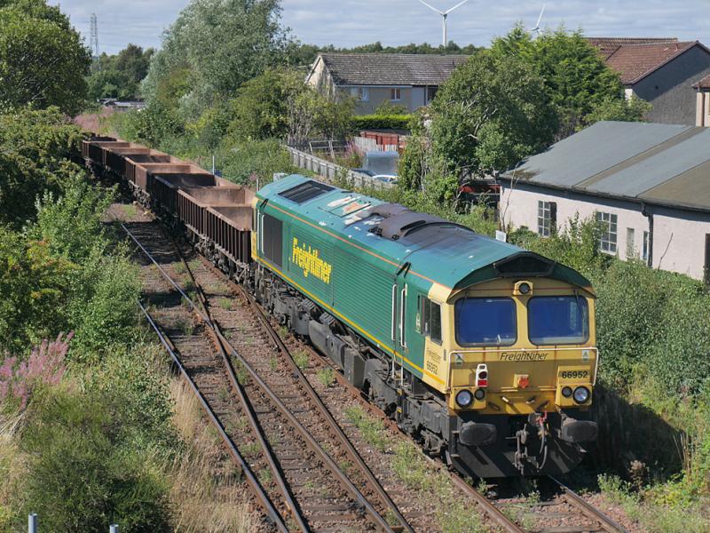Thornton West 66: 66952 dead on rear of the empty ballast returning to Ravenstruther on 17 August, passing Thornton west Junction. Photo of Thornton West 66