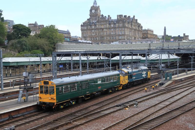 2Z04: Caroline leading 37418 on 2Z04 13.21 Edinburgh to Carlisle leaving Waverley Platform 13 on 26/08/2022. Photo of 2Z04