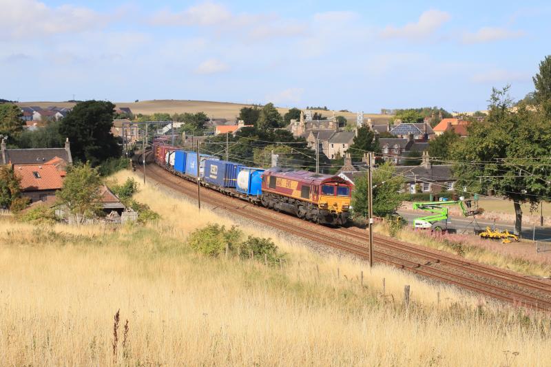 4E96: 66140 on 4E96 08.24 Mossend Euroterminal to Tees Dock BSC Export Berth passing East Linton on 01/09/2022. The steelwork for the Footbridge/Lift is visible in the distance. Photo of 4E96