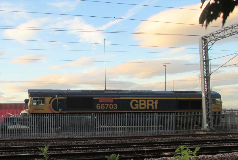 4E69 9.9.22: 66703 Doncaster PSB 1981-2002 on 4E69 waits at Elderslie for departure to Tees Dock on 9.9.22 Photo of 4E69 9.9.22