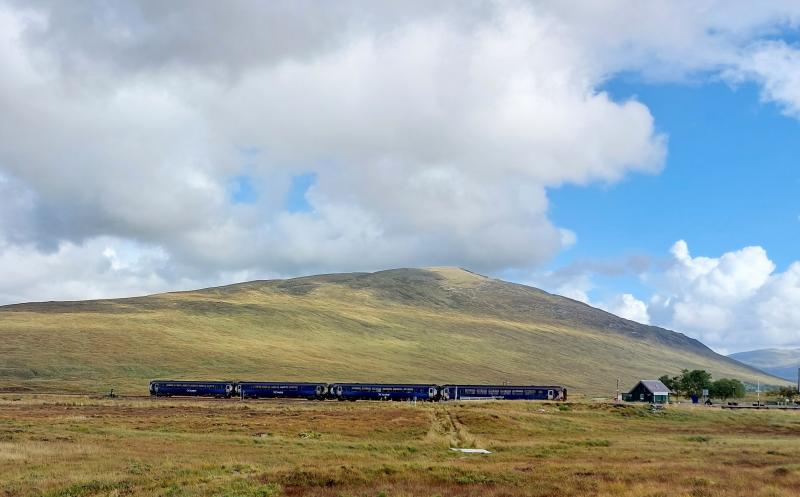 Corrour: 156 450+156 477 departing Corrour working 1Y43 (ex-1Y23) 1220 Queen Street - Mallaig. 07.09.2022. Photo of Corrour