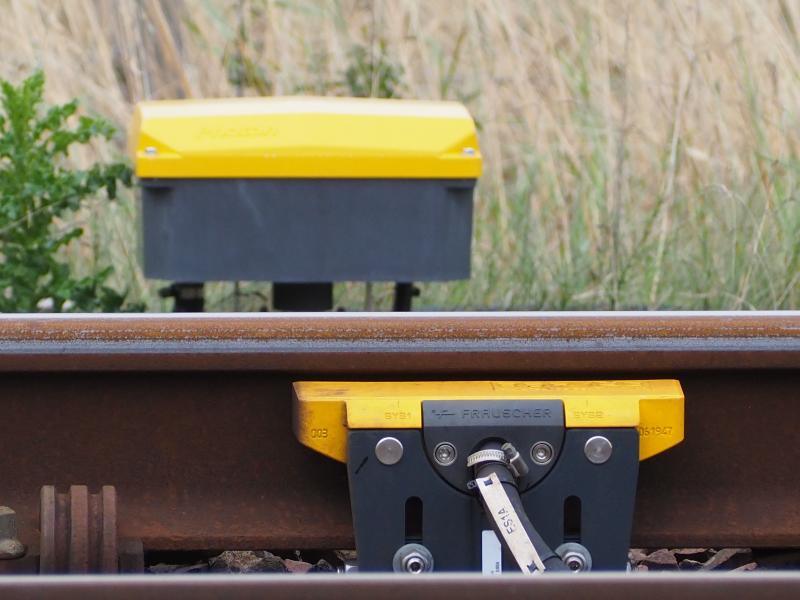 More new stuff: On the subject of new kit, this widget appeared near Bow of Fife LC some months ago. According to Google it is an axle counter. Photo of More new stuff
