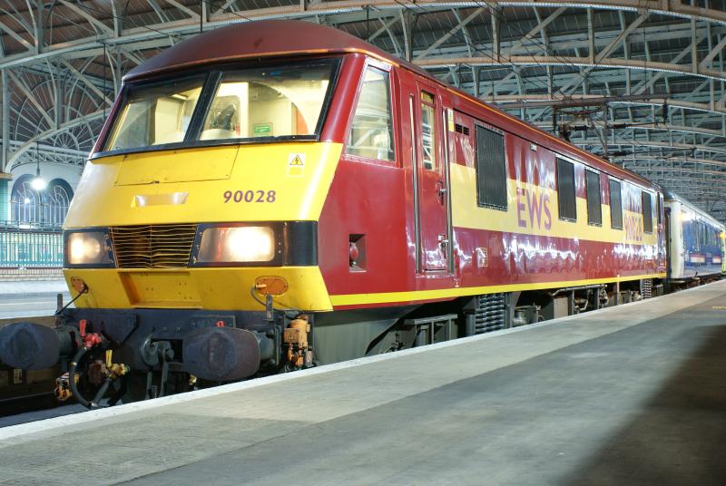 90 028 on the sleeper : Class 90 No 90 028 is seen sitting on platform 10 waiting to depart with the sleeper service to euston on 29th Jan 09.(photo Greig Gibson.) Photo of 90 028 on the sleeper