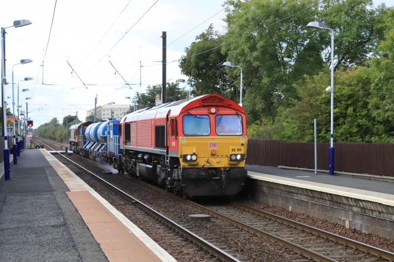 3S93: 66105 leading 66187 on 3S93 07.48 Stirling to Slateford Depot at Kingsknowe on 20/09/2022 Photo of 3S93