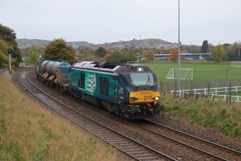 6Z77: 68009 on 6Z77 06.45 Carlisle Kingmoor to Tyne Yard passing Peffermill Playing Fields on 29/10/2022 Photo of 6Z77