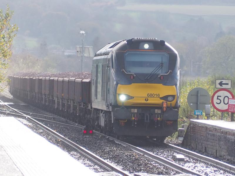 68016 on 6K11: 68016 approaches Ladybank on 6/11/22 hauling 6K11 Millerhill to Auchterarder Photo of 68016 on 6K11