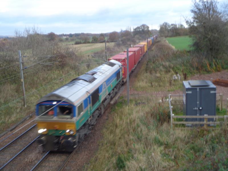 4S69 Kaimes : 66711 west to Elderslie at Kaimes near Kirknewton full load Photo of 4S69 Kaimes
