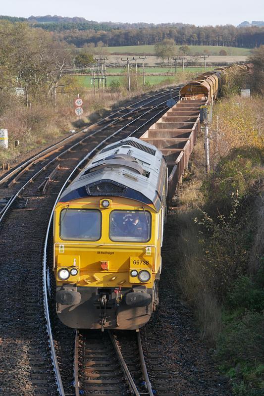 Inverkeithing 66: 66738 draws out of the Up loop at Inverkeithing East Junction with 6K06 from Auchterarder to Millerhill on 13 November. Photo of Inverkeithing 66