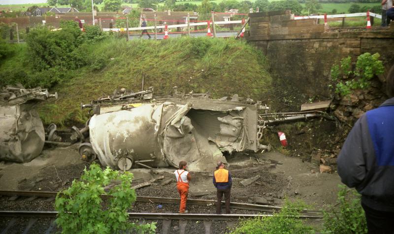 Memory from Cupar Cement Train Crash 1988: Memory from Cupar Cement Train Crash 1988 Photo of Memory from Cupar Cement Train Crash 1988