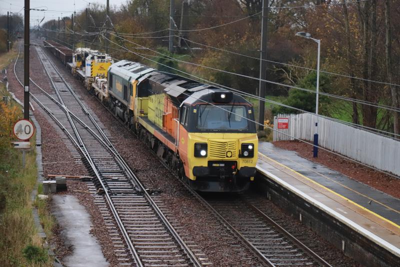 6S31: 70812 + 66546 on 6S31 04.35 Doncaster Up Decoy to Millerhill S.S.approaching Prestonpans on 23/11/2022 Photo of 6S31