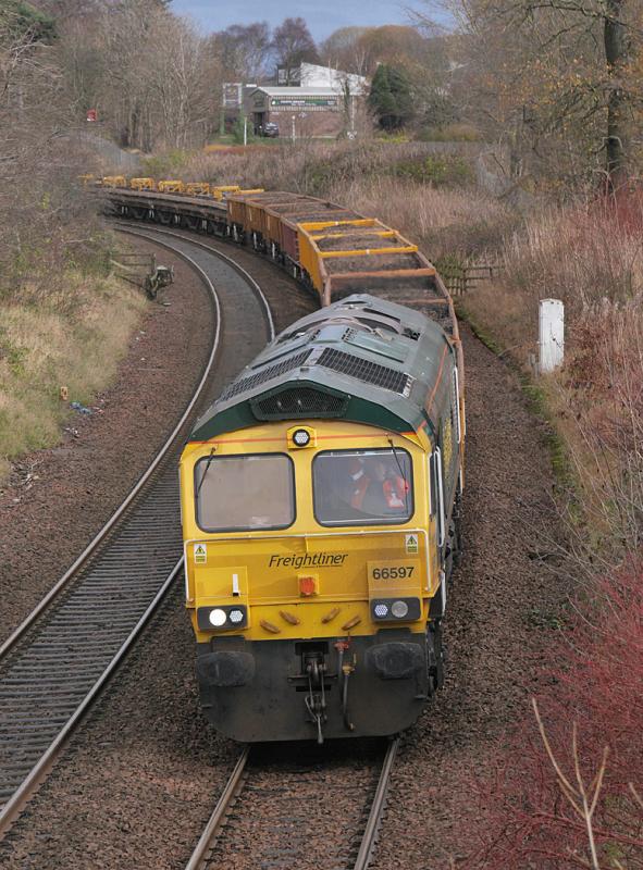 66597 Dalgety Bay: 66597 nears Dalgety Bay with 6K11 from Dundee to Millerhill on 26 November. Thanks for the Toot. Photo of 66597 Dalgety Bay