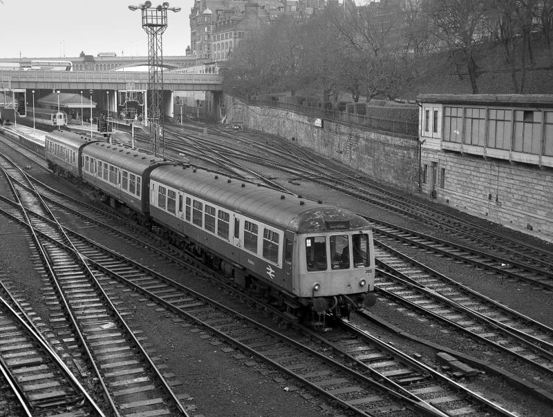 Waverley 108: 108 385 leaves Edinburgh Waverley in 1988, Photo of Waverley 108