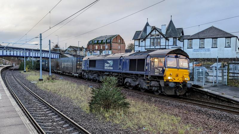 66434 on 4Z50 to Blackford: 66434 on what appears to be 1st commercial working of the Highland Spring water train. 4Z50 0907 Mossend Down Yard - Blackford Freight Terminal 04/12/2022 Photo of 66434 on 4Z50 to Blackford