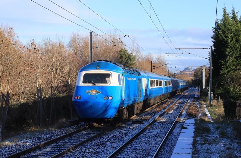 1Z45: 43046 + 43055 on 1Z45 06.20 Watford to Edinburgh at Kingsknowe on 08/12/2022 Photo of 1Z45
