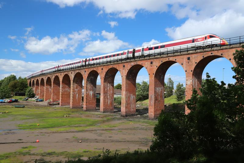 800 107 crossing Rossie viaduct.: 800 107 crossing Rossie viaduct, Montrose on 1E25 1452 Aberdeen to London King's Cross. Photo of 800 107 crossing Rossie viaduct.