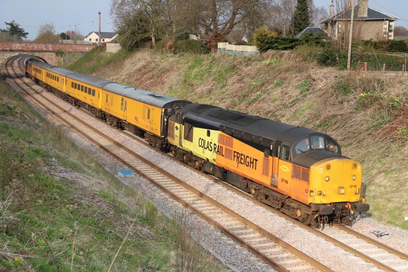 37116 on 1Q79 passing through Stanley.: 37 116 passes Stanley on 1Q79 1442 Inverness Millburn C. Rail to Mossend Down Yard on 19th April 2021. 37 421 was on the rear. Photo of 37116 on 1Q79 passing through Stanley.