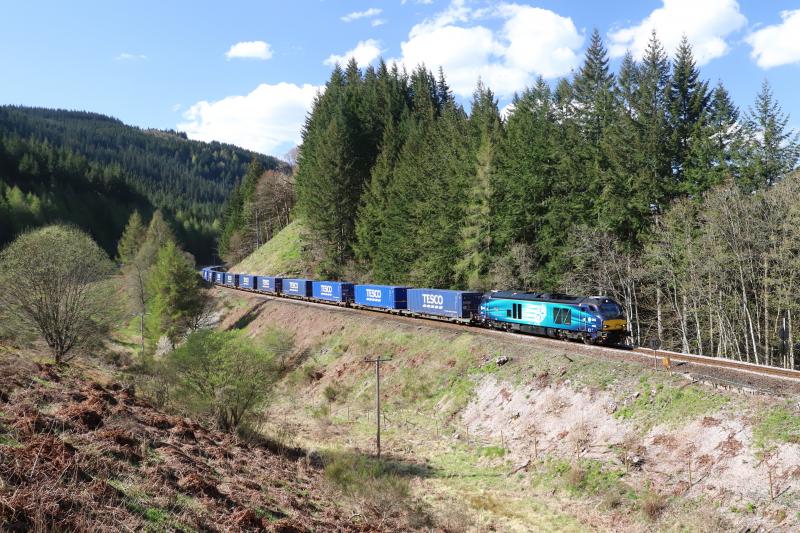 68 002 Intrepid on 4D47.: 68 002 Intrepid begins the approach to Inver tunnel on 4D47 1310 Inverness Freight Sdgs DRS to Mossend Up Yard on 23rd April 2022. Photo of 68 002 Intrepid on 4D47.