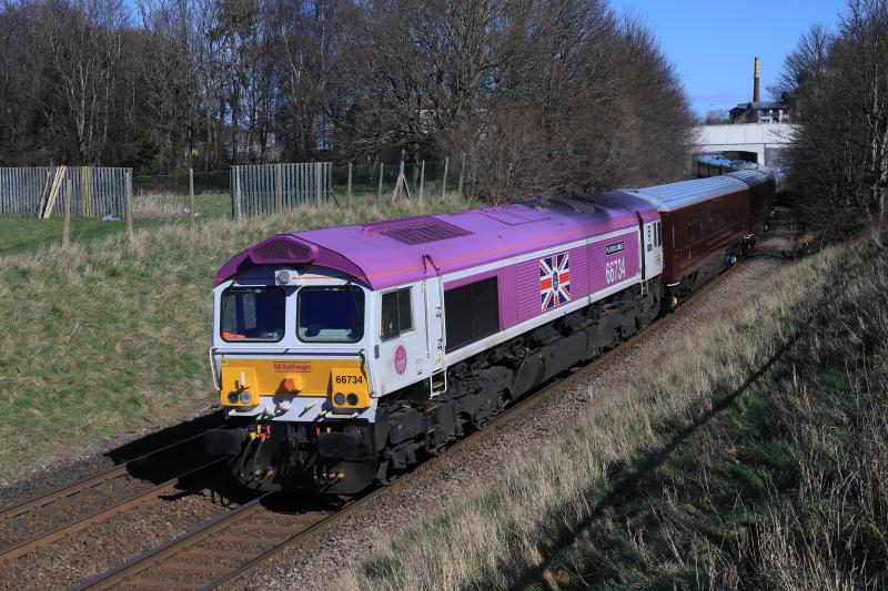 Platinum Jubilee 5Z91: 66734 (New) on 5Z91 13.15 Millerhill S.S. to Hamilton passing Peffermill Playing Fields on 27/03/2023. Photo of Platinum Jubilee 5Z91