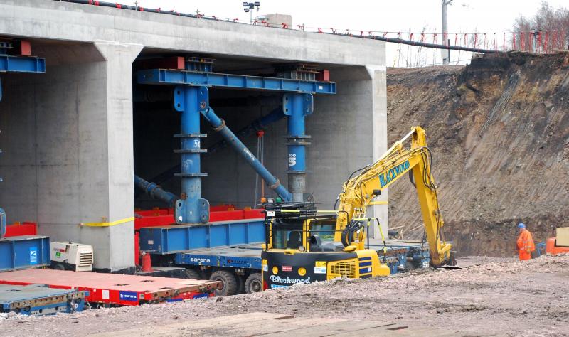 Ravenscraig Project THE BRIDGE Inormity of Lifting Gear: Tue 04-04-23 Gives an idea of the size of the support system Photo of Ravenscraig Project THE BRIDGE Inormity of Lifting Gear