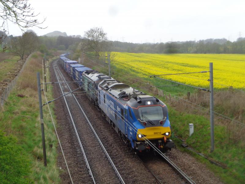 4Z48 : Nice livery 88010 with a 68 on 4Z48 near Curriehill 30 April 2023 diverted intermodal Photo of 4Z48
