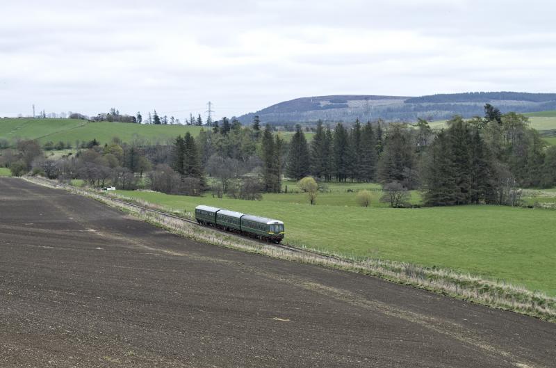 BETWEEN AUCHINDACHY AND KEITH TOWN.jpg: 3 car Photo of BETWEEN AUCHINDACHY AND KEITH TOWN.jpg