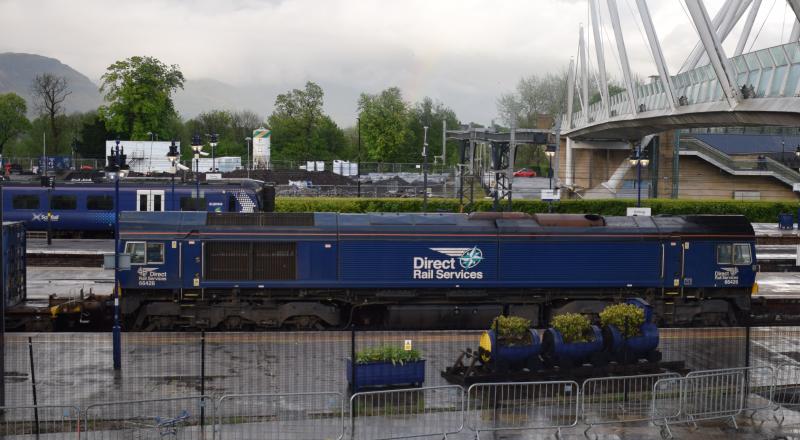 66426 on 4D47 Stirling 8.5.23: 66426 on 4D47 waits for a path at Stirling on 8.5.23 as a Class 385 EMU departs for Glasgow Queen Street on a miserable evening with rain and low cloud. Photo of 66426 on 4D47 Stirling 8.5.23