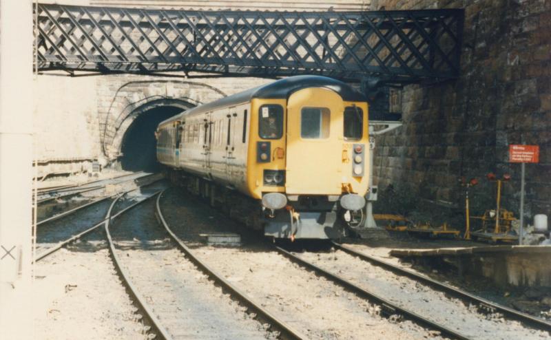 DBSO enters Queen St : DBSO arrives at Glasgow Queen St station (17.5.85). Photo of DBSO enters Queen St