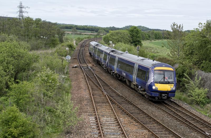 170'S INVERKEITHING EAST JUNCTION 18.5.23.jpg: POSSIBLE DEFECTIVE RIGHT HAND WINDSCREEN WIPER? Photo of 170'S INVERKEITHING EAST JUNCTION 18.5.23.jpg