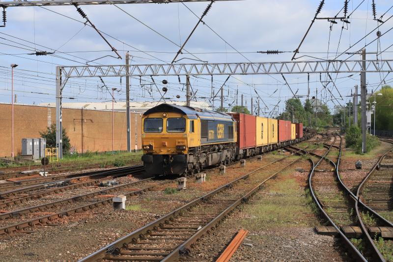 4S57: 66701 on 4S57 Hams Hall to Mossend approaching PLat 3 Carlisle on 19/05/2023 7 containers all at the front. Photo of 4S57
