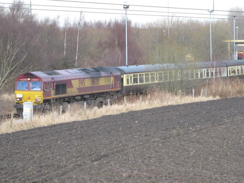 Forth Macfreighter: Tour crawls out of Millerhill yard Photo of Forth Macfreighter