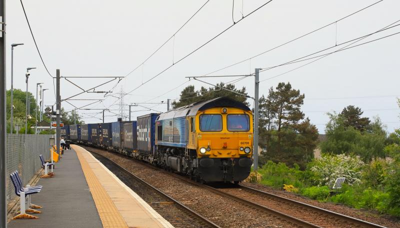 4E04: 66709 Photo of 4E04
