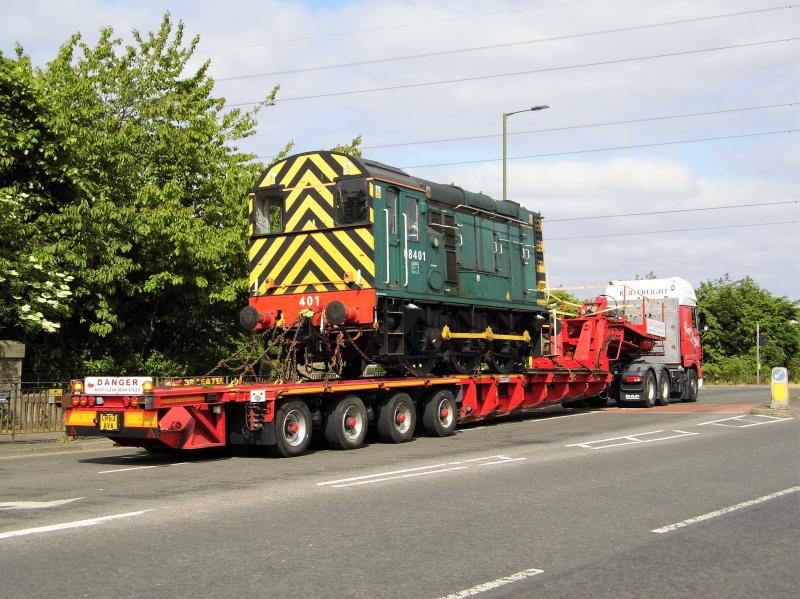 08401 Duddingston Crescent Edinburgh: 08401 on a Reid Freight low loader passes Duddingston Crescent, it will then take a right onto the A1. Photo of 08401 Duddingston Crescent Edinburgh