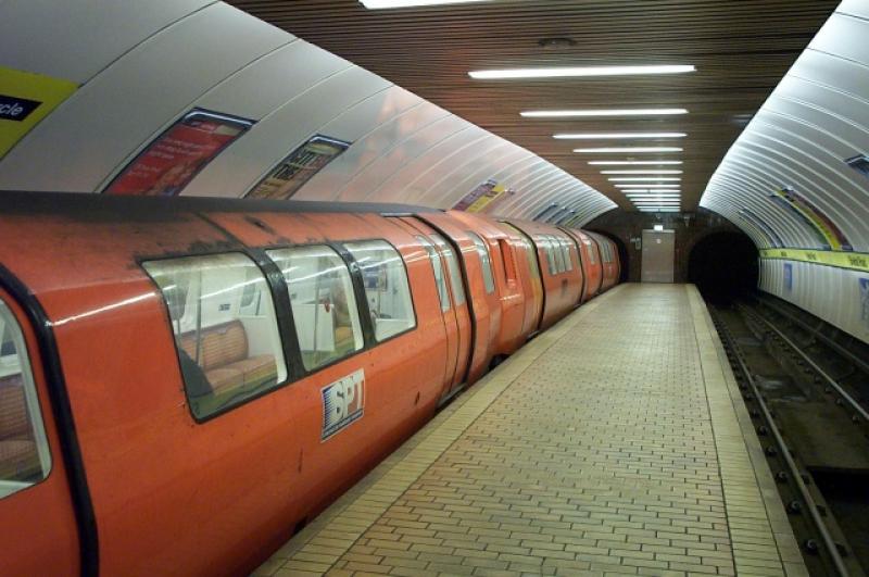 Subway at Shields Road: A Subway train at Shields Road station.
The centre car has yellow doors and a black SPT logo. Photo of Subway at Shields Road