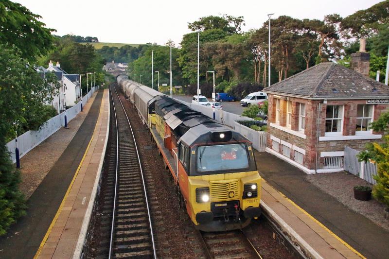 Photo of Midsummer Class 70 on the cement empties