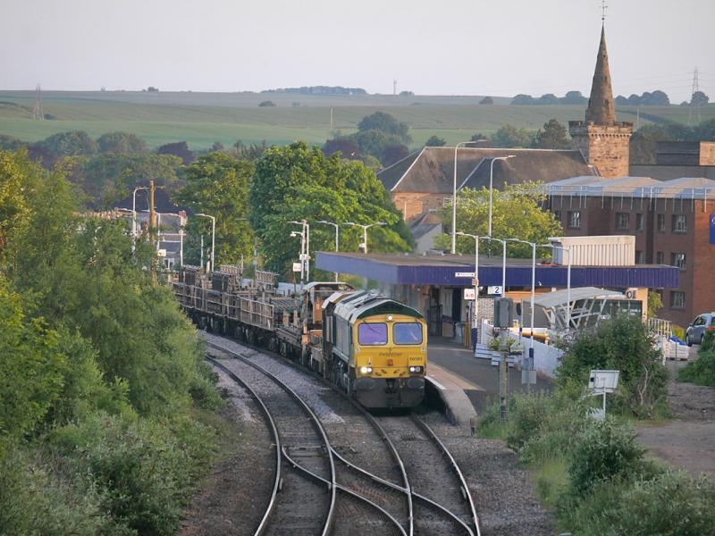 Kirkcaldy RDT: Freightliner 66585 leads 6K60, Millerhill - Thornton North Junction Rail Drop Train (for the Levenmouth branch) through Kirkcaldy on 9 June. 66532 is on the rear. Photo of Kirkcaldy RDT