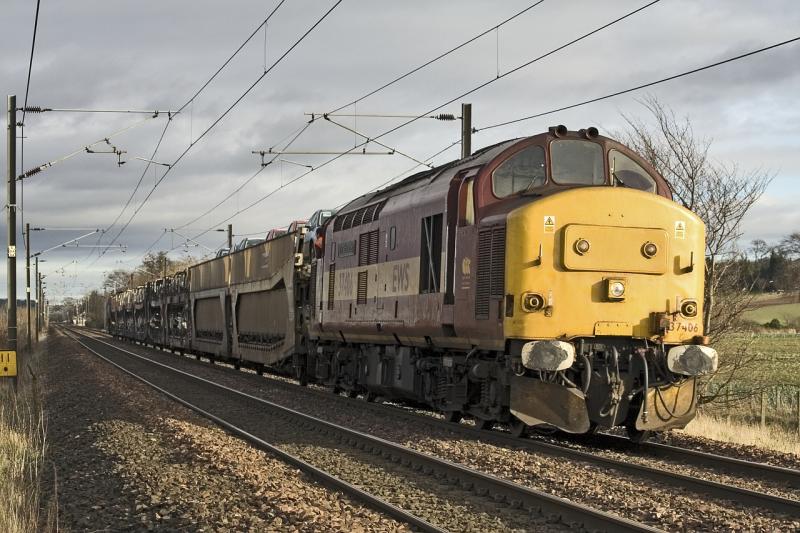 37406 Seton mains: 37406 hauls the damaged portion of the 6X38 Bathgate cars past the site of Seton Mains halt, East Lothian on 30 Jan 2007 Photo of 37406 Seton mains
